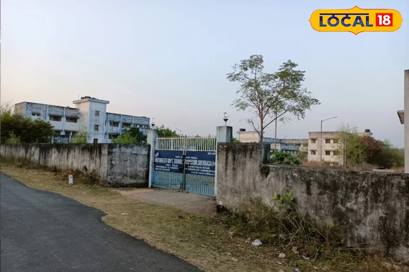 নোটিশের সাধারণ নির্দেশিকা অনুযায়ী, নির্দিষ্ট আসনের তুলনায় আবেদন বেশি হলে ভর্তি সম্পূর্ণভাবে লটারি পদ্ধতিতে করা হবে। আবেদনপত্র সঠিকভাবে পূরণ করে প্রয়োজনীয় কাগজপত্র সংযুক্ত না থাকলে তা গ্রহণযোগ্য হবে না এবং বাতিল বলে গণ্য হবে। লটারির মাধ্যমে নির্বাচিত প্রার্থীদের ফাইনাল লিস্ট ও ওয়েটিং লিস্ট ১২ ডিসেম্বর প্রকাশ করা হবে।