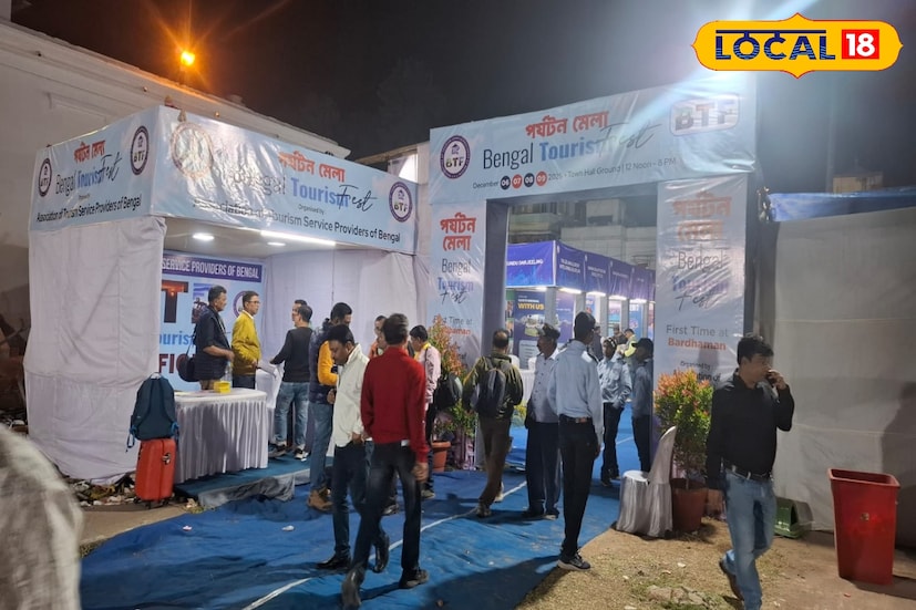 বর্ধমানের চলছে প্রথম পর্যটন মেলা। কলকাতার বাইরে এই প্রথম পর্যটন মেলা অনুষ্ঠিত হচ্ছে বর্ধমান শহরে। রাজ্য এবং দেশের বিভিন্ন প্রান্তের পর্যটন সংস্থা এসেছে এই মেলায়। জেলার পর্যটনকে তুলে ধরতে বিশেষ পদক্ষেপ নেওয়া হবে এই মেলা থেকে, জানিয়েছেন উদ্যোক্তারা। (ছবি ও তথ্য: সায়নী সরকার)