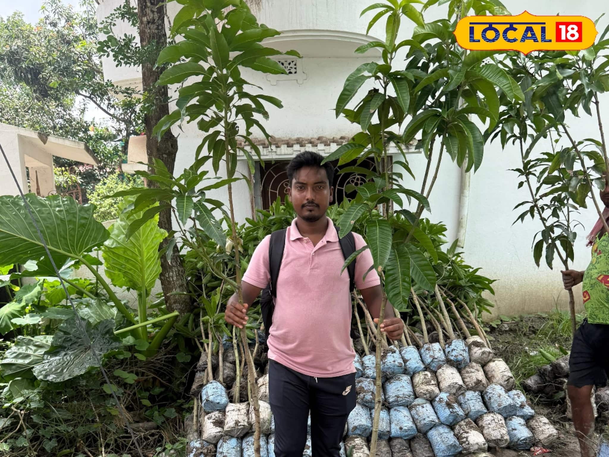 নার্সারি থেকে ই-কমার্স, সারবিহীন ও রাসায়নিক মুক্ত ফল বিক্রি করে বড় ‘লক্ষ্মীলাভ’ শাহরুখের নার্সারি থেকে ই-কমার্স, সারবিহীন ও রাসায়নিক মুক্ত ফল বিক্রি করে বড় ‘লক্ষ্মীলাভ’ শাহরুখের