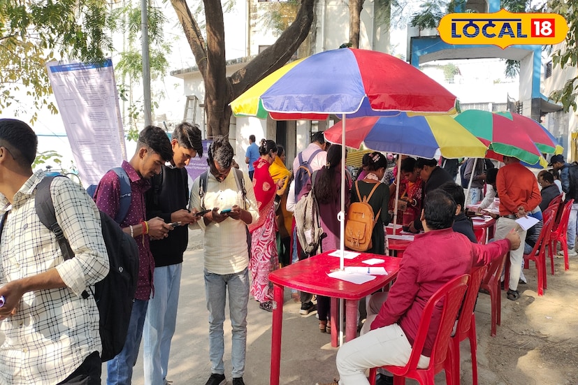 রাজ্য সরকারের উদ্যোগে চাকরি মেলার আয়োজন মালদহে। দেশের বিভিন্ন প্রান্তের প্রায় ২০ টি নামিদামি কোম্পানিতে চাকরির সুযোগ করে দিল রাজ্য সরকার। মালদহ গভর্নমেন্ট আইটিআই ক্যাম্পাস চত্বরে আয়োজন করা হয় এই চাকরি মেলার। (ছবি ও তথ্য: জিএম মোমিন) রাজ্য সরকারের উদ্যোগে চাকরি মেলার আয়োজন মালদহে। দেশের বিভিন্ন প্রান্তের প্রায় ২০ টি নামিদামি কোম্পানিতে চাকরির সুযোগ করে দিল রাজ্য সরকার। মালদহ গভর্নমেন্ট আইটিআই ক্যাম্পাস চত্বরে আয়োজন করা হয় এই চাকরি মেলার। (ছবি ও তথ্য: জিএম মোমিন)