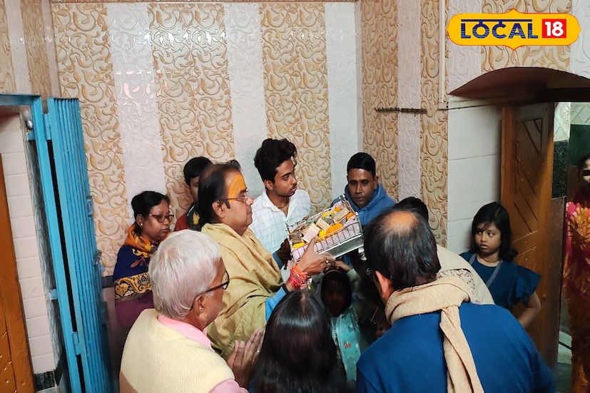 নবদ্বীপ মহাপ্রভু পাড়ায় রয়েছে মহাপ্রভুর মন্দির। মহাপ্রভুর জন্মদিন কিংবা দোল উৎসব উপলক্ষে এই মন্দিরে অতি জাঁকজমকপূর্ণভাবে পুজো ও ভোগ নিবেদন করা হলেও দর্শনার্থীদের জন্য সারা বছর ধরেই চলে পুজো ও ভোগ নিবেদন।