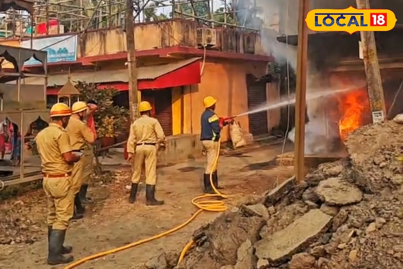 নদিয়ার শান্তিপুর থানার গোবিন্দপুর এলাকার ঘটনা। ওই এলাকার একটি বহুতলের নীচে শাটার দেওয়া রয়েছে গোডাউন ঘর, যার মধ্যে মজুদ রয়েছে সাবান, শ্যাম্পু, বিস্কুটসহ বিভিন্ন ধরনের দাহ্য পদার্থ।