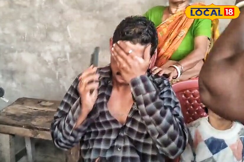 সূত্রের খবর মঙ্গলবার দুপুরে হঠাৎই ওই গোডাউনে আগুন জ্বলতে দেখে স্থানীয়রা, নিমিষের মধ্যে ছড়িয়ে পড়ে আগুনের শিখা, এরপর ভয়ংকর রূপ নেয় সেই আগুন।