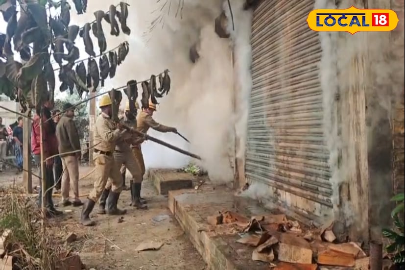 দমকলের আধিকারিকরা জানান, তারা খবর পেয়ে ছুটে আসলেও আগুন নিয়ন্ত্রণ করতে যথেষ্টই বেগ পেতে হয়েছে তাদের। তবে এই আগুন নিয়ন্ত্রণ করতে অনেকটাই সময় লাগে বলে জানা গিয়েছে।