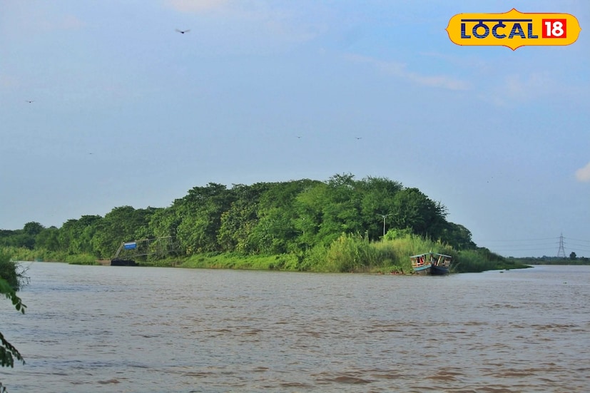 কলকাতা থেকে মাত্র ৭৫ কিলোমিটার দূরে বেহুলা ও হুগলি নদীর মিলনস্থলে গড়ে ওঠা সবুজ দ্বীপ এখন একদিনের ভ্রমণ কিংবা পিকনিকের জন্য অত্যন্ত জনপ্রিয় গন্তব্য হয়ে উঠছে।ছবি ও তথ্য: মৈনাক দেবনাথ কলকাতা থেকে মাত্র ৭৫ কিলোমিটার দূরে বেহুলা ও হুগলি নদীর মিলনস্থলে গড়ে ওঠা সবুজ দ্বীপ এখন একদিনের ভ্রমণ কিংবা পিকনিকের জন্য অত্যন্ত জনপ্রিয় গন্তব্য হয়ে উঠছে।ছবি ও তথ্য: মৈনাক দেবনাথ