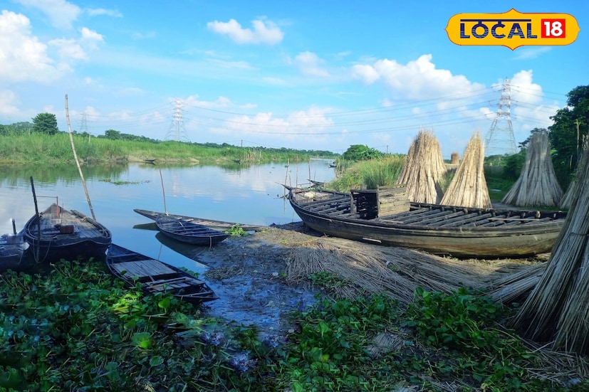 চারপাশে নদী, মাঝখানে উন্মুক্ত প্রান্তর আর নীরব প্রকৃতি—সব মিলিয়ে মনের ওপর এক অন্যরকম প্রশান্তি তৈরি হয়। দ্বীপে পায়ে হাঁটা পথ ধরে ঘুরে বেড়ানো, নদীর ধারে বসে সময় কাটানো কিংবা পাখিদের অবাধ ভেসে বেড়ানো দেখা সব মিলিয়ে এটি এক অনবদ্য অভিজ্ঞতা।