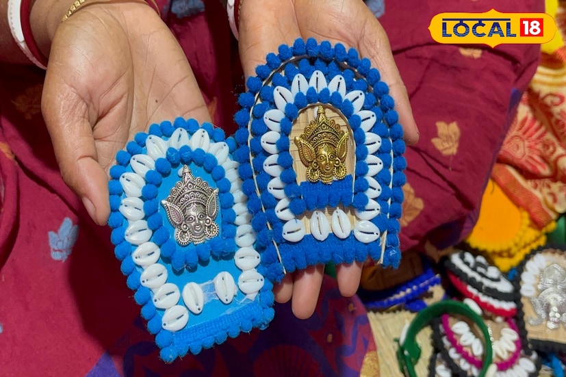 গ্রামবাসী শম্পা মাঝি জানালেন, “সোনার দাম এখন অনেক বেশি। তাই সোনার গয়না কেনা অনেকের পক্ষেই কঠিন। কিন্তু আমাদের তৈরি হ্যান্ডমেড গয়নার চাহিদা এখন দারুণ। এই কাজের মাধ্যমে আমাদের ভালো রোজগারও হয়।” গ্রামের মহিলাদের এই উদ্যোগ তাঁদের আত্মনির্ভরতার নতুন দিশা দেখাচ্ছে।তথ্য ও ছবি: বনোয়ারীলাল চৌধুরী