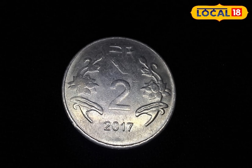 ভাল করে লক্ষ্য করলে আপনি দেখবেন ভারতীয় মুদ্রার নিচে নির্দিষ্ট কতকগুলি চিহ্ন থাকে।অনেকেই জানেন না, মুদ্রার নীচের চিহ্নগুলি আদপে কিসের প্রতীক। কয়েনের যে অংশে টাকার অঙ্ক লেখা থাকে, তার ঠিক নিচে এই চিহ্নগুলি খোদাই করা থাকে। এই চিহ্নগুলো দেখে সহজেই বোঝা যায় কয়েনটি কোন টাকশালে তৈরি হয়েছে অর্থাৎ প্রত্যেকটি কয়েনের নিজেই থাকে একটি মিন্ট মার্ক।