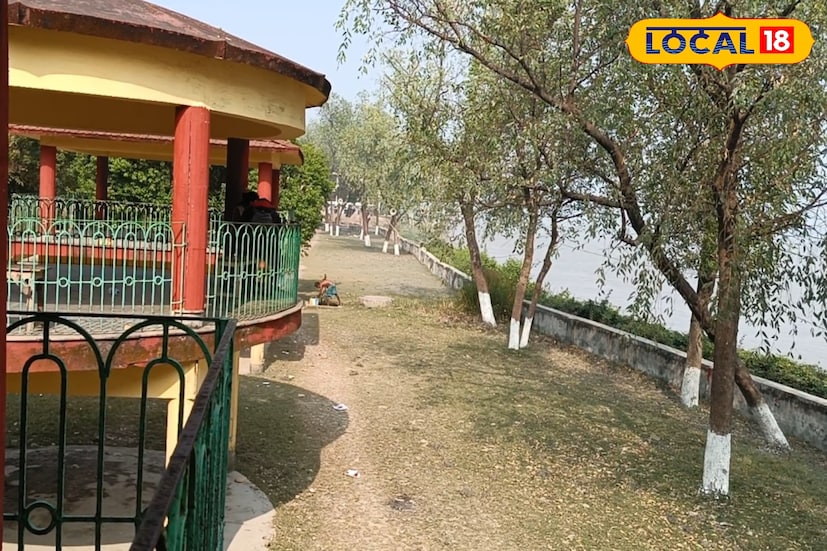 ইছামতীর তীর বরাবর এই স্পটটি শুধু পিকনিকের জন্য নয়, পরিবেশের সৌন্দর্যের জন্যও পরিচিত। নদীর ধারে ঢেউয়ের শব্দ, ওপারের সবুজ বনানি আর নিরিবিলি বাতাস—সব মিলিয়ে দর্শনার্থীদের মন ভরিয়ে দেয়। শীতের ছুটির দিনগুলোতে তাই পরিবার থেকে বন্ধুবান্ধব সবাইকে নিয়ে এখানে আসা যেন এক রুটিন।