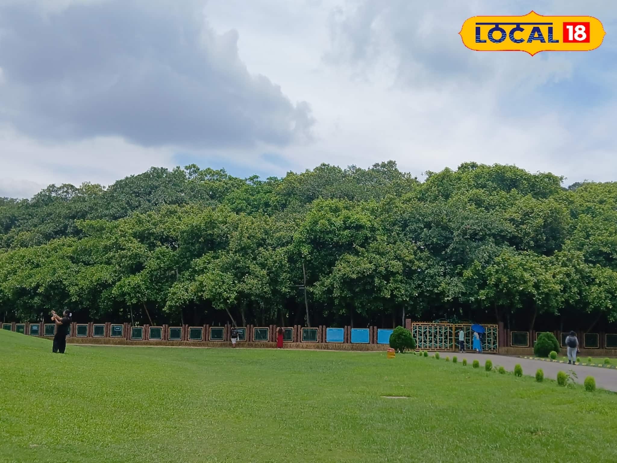 শীতের শুরুতেই পর্যটক দারুন ভিড় জমাচ্ছে বোটানিকাল গার্ডেনে! শীতের শুরুতেই পর্যটক দারুন ভিড় জমাচ্ছে বোটানিকাল গার্ডেনে!