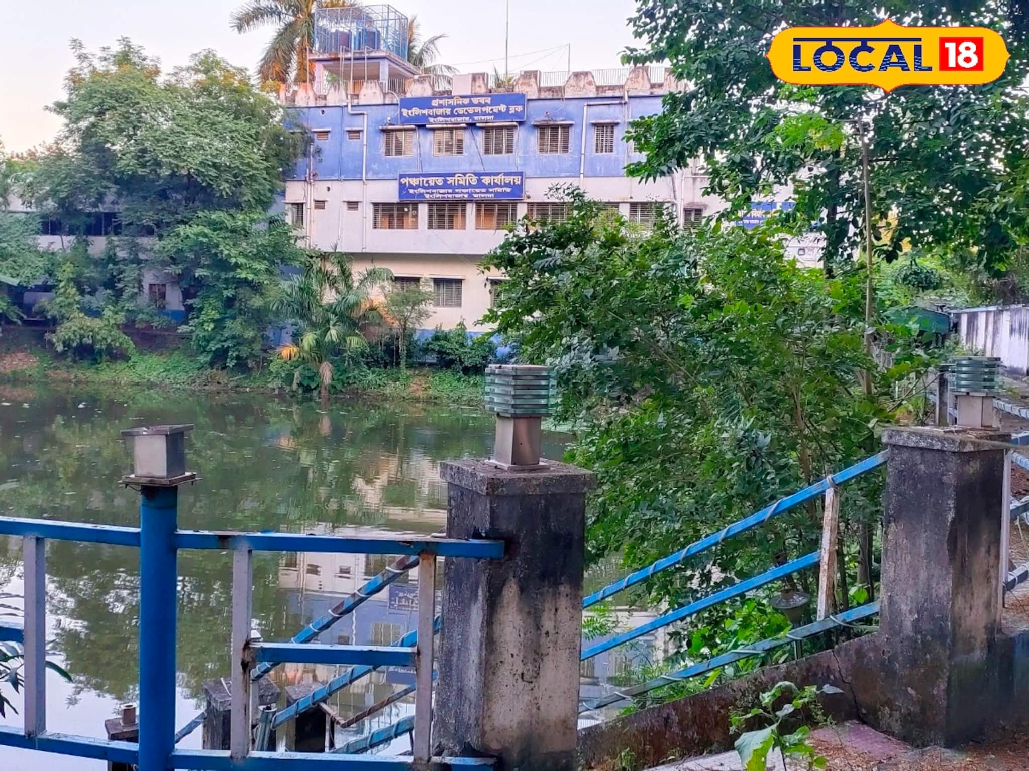 সুদূর ইংল্যাণ্ড থেকে এসেছিল অর্থ, মহারানি ভিক্টোরিয়ার স্মৃতি বিজড়িত পুকুর আজও অক্ষত সুদূর ইংল্যাণ্ড থেকে এসেছিল অর্থ, মহারানি ভিক্টোরিয়ার স্মৃতি বিজড়িত পুকুর আজও অক্ষত