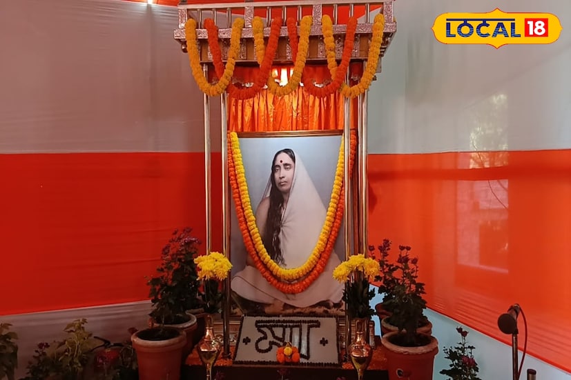 আজকের তিথি পূজার কর্মসূচি ভোরের মঙ্গলারতি দিয়ে সকাল ৪টা ৩০ মিনিটে শুরু হয়। এরপর ভোর ৫টায় অনুষ্ঠিত হয় বেদান্ত পাঠ। সকাল ৭টায় শুরু হয় বিশেষ পূজা এবং সকাল ৮টা ৩০ মিনিটে অনুষ্ঠিত হয় শ্রীমায়ের কথা পাঠ। তারপর সকাল ৯টা ৩০ মিনিটে হোম অনুষ্ঠিত হয়। সকাল ১০টা ৪৫ মিনিটে শুরু হয় লীলা গীতি এবং দুপুর ১২টা ৪৫ মিনিটে পুষ্পাঞ্জলি দেওয়া হয়।