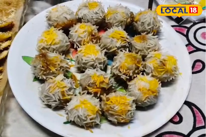 স্থানীয়দের পাশাপাশি পর্যটকরাও স্টল থেকে কিনে খেতে পারবেন জিভে জল আনা সব পিঠে। মহিলারা প্রতিদিন নতুন নতুন পিঠে বানিয়ে পসরা সাজিয়ে বসছেন। শীতের সমুদ্রের শান্ত বাতাস আর টাটকা পিঠে। পর্যটকরা সমুদ্রস্নান সেরে সন্ধ্যে হলেই পিঠে পুলি উৎসবে এসে হাজির হচ্ছেন। বিভিন্ন ধরণের মিষ্টি, নারকেল, চিঁড়া দিয়ে তৈরি পিঠে নজর কাড়ছে পর্যটকদেরও। পিঠের স্বাদও অতুলনীয়।