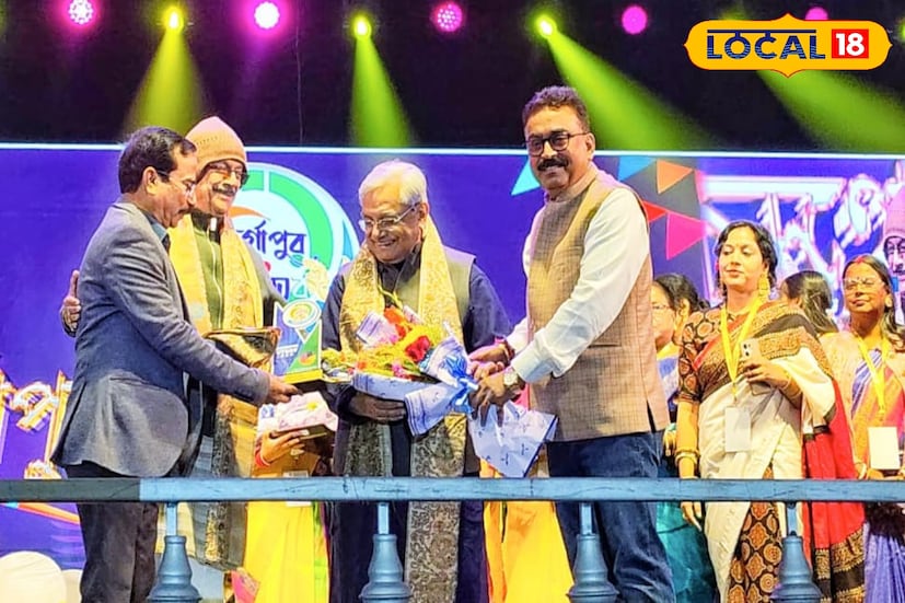 দুর্গাপুর স্টিল টাউনশিপের রাজীব গান্ধী স্মারক ময়দানে শুরু হয়েছে 'দুর্গাপুর উৎসব'। তৃতীয় বর্ষের দুর্গাপুর উৎসবের উদ্বোধনী অনুষ্ঠানে উপস্থিত ছিলেন রাজ্যের তিন মন্ত্রী অরূপ বিশ্বাস, প্রদীপ মজুমদার ও মলয় ঘটক সহ বিশিষ্টজনেরা। উৎসবের বিশাল মঞ্চ মাতিয়ে ছিলেন বাংলা চলচিত্র জগতের সুপারস্টার জিৎ।