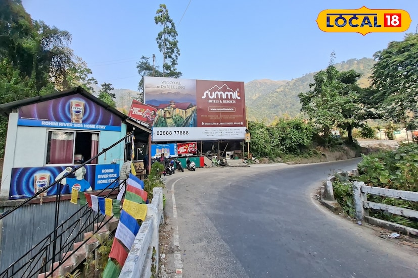 *শীতের মরসুমে রোহিনি রিভারসাইড ক্যাফে যেন আরও মোহনীয় হয়ে ওঠে। ঝরনার ওপর ভাসমান কুয়াশা, চারপাশে ছড়ানো মেঘের খেলা—সব মিলিয়ে যেন প্রকৃতি নিজের হাতে আঁকা একটি পোস্টকার্ড। এই দৃশ্যের মাঝে বসে এক কাপ গরম চা হোক বা পছন্দের পানীয়—সময় থেমে যায়, মানুষ নিজেকেই আবার খুঁজে পায়। তাই যারা এই শীতে নিরিবিলিতে কিছু সময় কাটাতে চান, তাদের জন্য রোহিনির এই ক্যাফে নিঃসন্দেহে একটি চমৎকার গন্তব্য।