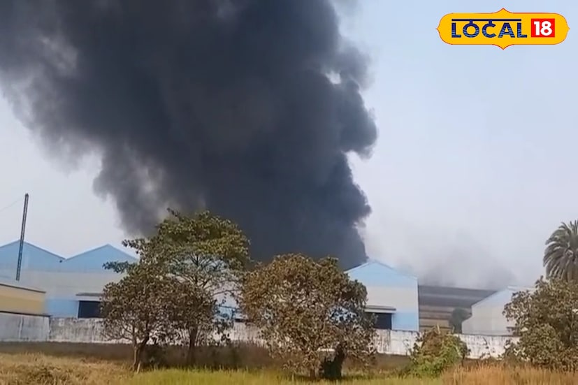 অগ্নিকাণ্ডের ঘটনাস্থলের বহুদূর থেকে কালো ধোঁয়া ও আগুনের শিখা দেখা যায়। আগুনের ভয়াবহতা বাড়তে থাকে। আগুন দ্রুত ছড়িয়ে পড়তে শুরু করে। এমন অগ্নিকাণ্ডের ঘটনা দেখে স্থানীয় মানুষ আতঙ্কিত হয়ে পড়েন বলে জানান তারা।
