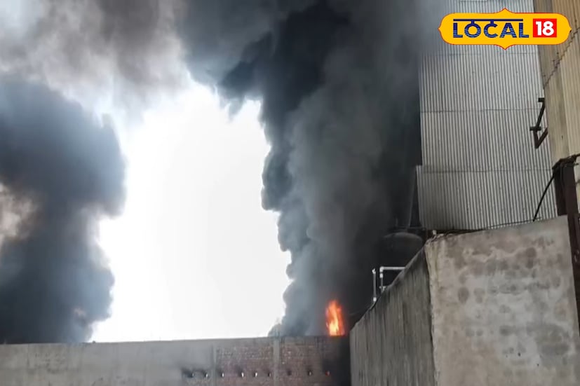 পরপর অগ্নিকাণ্ড হাওড়ায়। এর আগে মৌরিগ্রামে একটি অগ্নিকাণ্ডে দোকান মালিকের প্রাণ যাবার ঘটনা ঘটে। সেই ঘটনার পর জেলার মানুষের মধ্যে আতঙ্কের রেশ রয়েছে। তারপর একের পর এক অগ্নিকাণ্ড। যদিও দমকল ও প্রশাসনের তৎপরতা রয়েছে। তার জেরে বড়সড় দুর্ঘটনা থেকে রেহাই মিলছে, তবে পরপর অগ্নিকাণ্ড মানুষকে আতঙ্কে ফেলছে। (ছবি ও তথ্য: রাকেশ মাইতি)