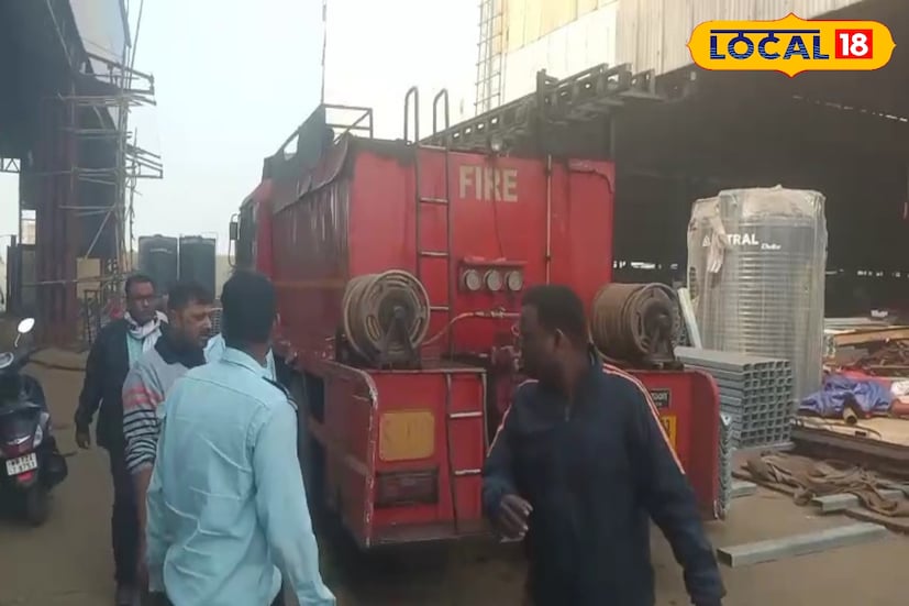 বৃহস্পতিবার সকাল ১০টা নাগাদ আগুন লাগে বলে জানা গিয়েছে স্থানীয় সূত্রে। ঘটনাস্থলে দমকলের ৪টি ইঞ্জিন পৌঁছয়। দমকল কর্মীদের বেশ কিছুক্ষণের চেষ্টায় আগুন নিয়ন্ত্রনে আসে।