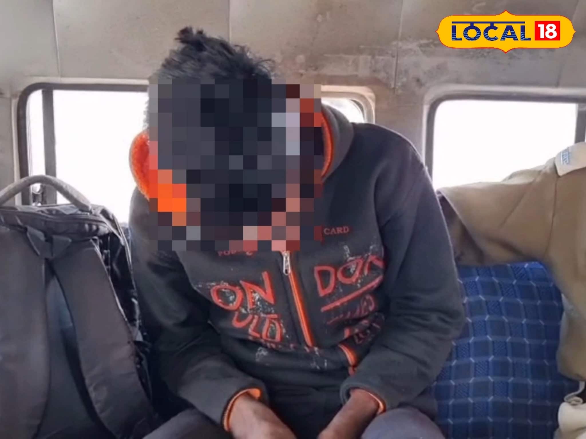 রুপোর লোকনাথ বাবার মূর্তি চুরি, শেষ রক্ষা হল না! পুলিশের 'সোর্স' খবর দিতেই... রুপোর লোকনাথ বাবার মূর্তি চুরি, শেষ রক্ষা হল না! পুলিশের 'সোর্স' খবর দিতেই...