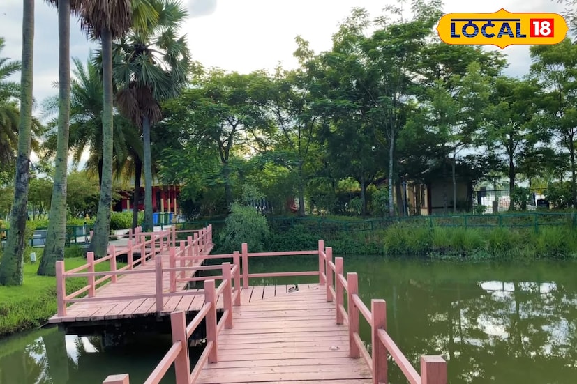 *মন্দিরে শান্ত গৌতম বুদ্ধের মূর্তি, প্যাগোডা, জাপানি সংস্কৃতির ছোঁয়া পেয়ে এখানে আসা পর্যটকরা বলছেন, কলকাতাতে থেকে এমন জাপানের শান্তিময় পরিবেশ অনুভব করার সুযোগ এ যেন সত্যিই অনন্য।