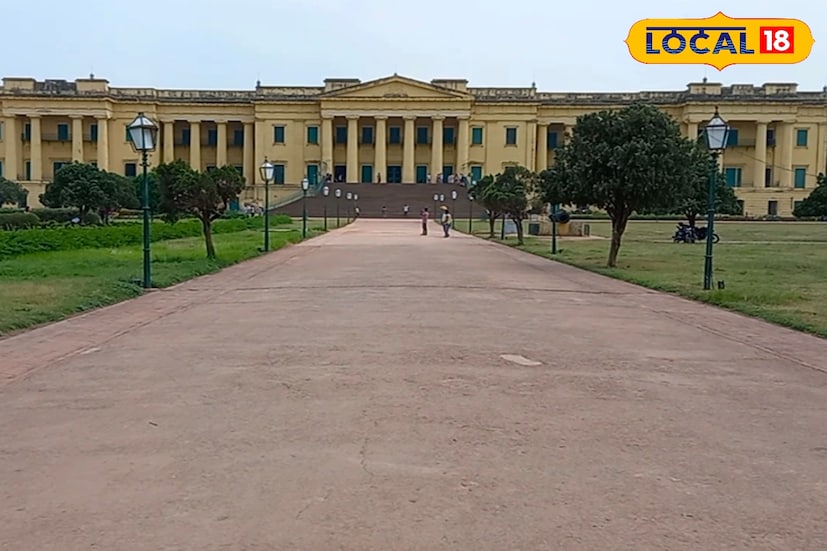 মুর্শিদাবাদ জেলার পর্যটন ব্যবসার সঙ্গে যুক্ত ব্যবসায়ীরা জানিয়েছেন, এটা খুবই আনন্দিত ব্যাপার। দেশ ও বিদেশের পর্যটকরা যতই আসবেন ততই মুর্শিদাবাদ জেলার পর্যটন ব্যবসা আরও বৃদ্ধি পাবে। গত দু'সপ্তাহ ধরে মুর্শিদাবাদ শহরে পর্যটকদের ধীরে ধীরে ঢল নামছে। (ছবি  ও তথ্য: কৌশিক অধিকারী)