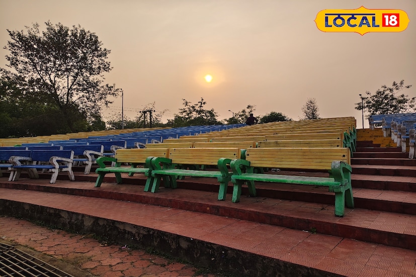 পার্কের প্রধান আকর্ষণ বিস্তীর্ণ জলাশয়। সবুজে ঘেরা শান্ত পরিবেশ ও প্রাকৃতিক মনোরম দৃশ্য শহরের কোলাহল থেকে দূরে এনে দেয় এক প্রশান্ত অনুভূতি।( ছবি ও তথ্য মিজানুর রহমান )