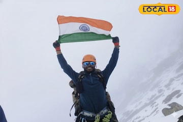 ঝুলিতে ২ শৃঙ্গ জয়ের রেকর্ড, বীরভূমের অদম্য যুবক! বাড়ির কাছে থেকেও চেনেন না অনেকেই ঝুলিতে ২ শৃঙ্গ জয়ের রেকর্ড, বীরভূমের অদম্য যুবক! বাড়ির কাছে থেকেও চেনেন না অনেকেই