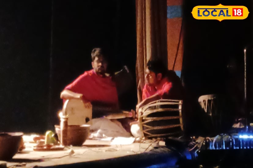 প্রতিদিন বিকেল ৫:৩০ থেকে দু'টি ও তিনটি করে নাটক পরিবেশিত হবে। ১২ বছর ধরে চলা এই জাতীয় নাট্য উৎসবে মানুষের দারুণ সারা। বিশেষ করে নতুন প্রজন্মের আগ্রহ দারুন বলেই জানান, প্রশান্ত ভট্টাচার্য ও কৃতি মজুমদার। তারা আরও জানান, সারা বছর ছোট-বড় ১০-১২টি ওয়ার্কশপ আয়োজিত হয়। এর মাধ্যমে নতুন প্রজন্ম উঠে আসছে । (ছবি ও তথ্য: রাকেশ মাইতি)