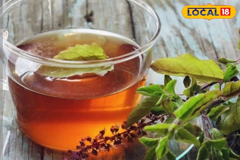 আদা, তুলসী ও লবঙ্গ দিয়ে বানানো কষা বা চা গলা ব্যথায় দ্রুত আরাম দেয়। আদার অ্যান্টি-ইনফ্লেমেটরি গুণ গলার প্রদাহ কমায়, তুলসী জীবাণু প্রতিরোধে সাহায্য করে এবং লবঙ্গের তেল গলা অবশ করে ব্যথা হ্রাস করে। দিনে এক থেকে দুইবার এটি পান করলে গলার স্বস্তি বেড়ে যায়।