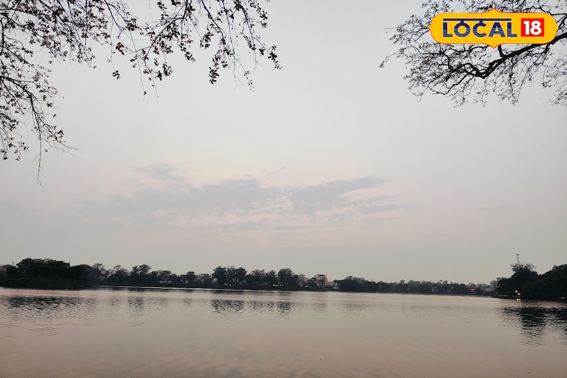 কুয়াশার প্রভাব রয়েছে দক্ষিণের প্রায় সব জেলাতেই। ‌ কুয়াশার দাপট বেশি থাকবে দক্ষিণের উত্তর ২৪ পরগনা, দক্ষিণ ২৪ পরগনা, পূর্ব মেদিনীপুর, পশ্চিম মেদিনীপুর, ঝাড়গ্রাম, পুরুলিয়া, বাঁকুড়া, পূর্ব বর্ধমান, পশ্চিম বর্ধমান, বীরভূম, মুর্শিদাবাদ এবং নদিয়া জেলাতে। ঘন কুয়াশার কোনও সতর্কবার্তা নেই আপাতত।ছবি ও তথ্য সংগ্রহে - শর্মিষ্ঠা ব্যানার্জি