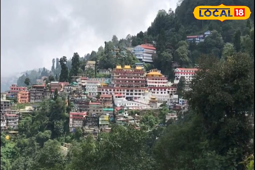 শিলিগুড়ি, ঋত্বিক ভট্টাচার্য : উত্তরবঙ্গ জুড়ে আগামী ২৪ ঘণ্টা শুষ্ক আবহাওয়া বজায় থাকার সম্ভাবনা। হিমালয় সংলগ্ন অঞ্চল থেকে নেমে আসা শুষ্ক ও ঠান্ডা বাতাসের প্রভাবে দার্জিলিং, কালিম্পং থেকে শুরু করে কোচবিহার-মালদহ পর্যন্ত সব জেলাতেই বর্ষণহীন ও স্বস্তিদায়ক আবহাওয়া দেখা দিতে পারে বলে জানিয়েছে আবহাওয়া দফতর।