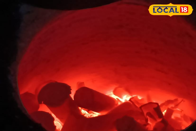 তবে এই ধরনের বাম্বু সল্ট ব্যবসায়িক এগিয়ে আসতে গেলে তেমনভাবে কোন খরচ নেই খুব অল্প পুজিতেই আপনিও এই ব্যবসায়ী করতে পারেন। আপনাকে এটি করতে গেলে একটি চুল্লি তৈরি করতে হবে। এবং উন্নত মানের বাস এবং সামুদ্রিক লবণ তার সাথে আনুষঙ্গিক বেশ কয়েকটি জিনিস। (তথ্য ছবি সুমন সাহা)