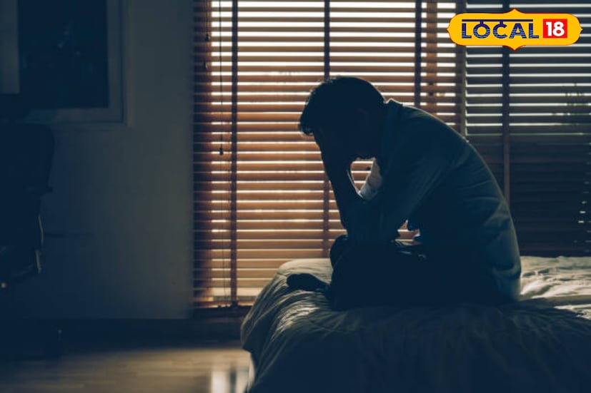 উৎসব শেষ হলেও জীবন থেমে থাকবেনা। সোশ্যাল মিডিয়ায় সবাই সুখী, শুধু আমি নই-এই ভাবনা হলিডে ডিপ্রেশনকে আরও বাড়িয়ে তোলে। মনে রাখবেন, ছবির পেছনের সত্যিটা সবসময় আলাদা হয়। সুতরাং নিজের জন্য সময় বের করাই হল আসল উপায়। ছবি ও তথ্য: নবাব মল্লিক