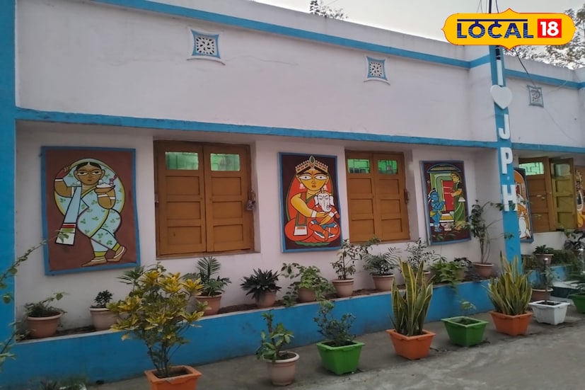 নিজের কাজ নিয়ে উচ্ছ্বসিত শিল্পী রামপ্রসাদ কর্মকার জানান, “আউটপোস্টে কাজ করতে পেরে আমি খুব খুশি। মন ভরে কাজ করেছি। থানায় থানায় যদি এমন উদ্যোগ নেওয়া হয়, মানুষ পুলিশের প্রতি আরও কাছাকাছি বোধ করবে।” 