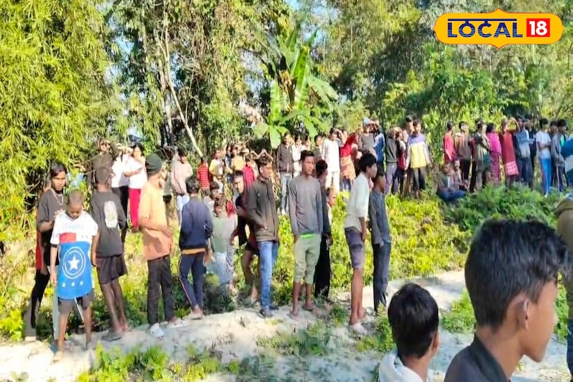 বনদফতর সূত্রে জানা গিয়েছে, মরাঘাট জঙ্গল থেকে খাবারের সন্ধানে রাতে লোকাল এলাকায় ঢুকে পড়ে চারটি হাতির একটি দল। তার মধ্যে দুটি হাতি ভোরেই জঙ্গলে ফিরে গেলেও, বাকি দুটি হাতি দক্ষিণ শালবাড়ি হয়ে ঢুকে পড়ে উত্তর শালবাড়িতে। এদের মধ্যেই একটি হাতি দুর্ঘটনাবশত ঝাঁপের ভিতরে আটকে পড়ে যায়।