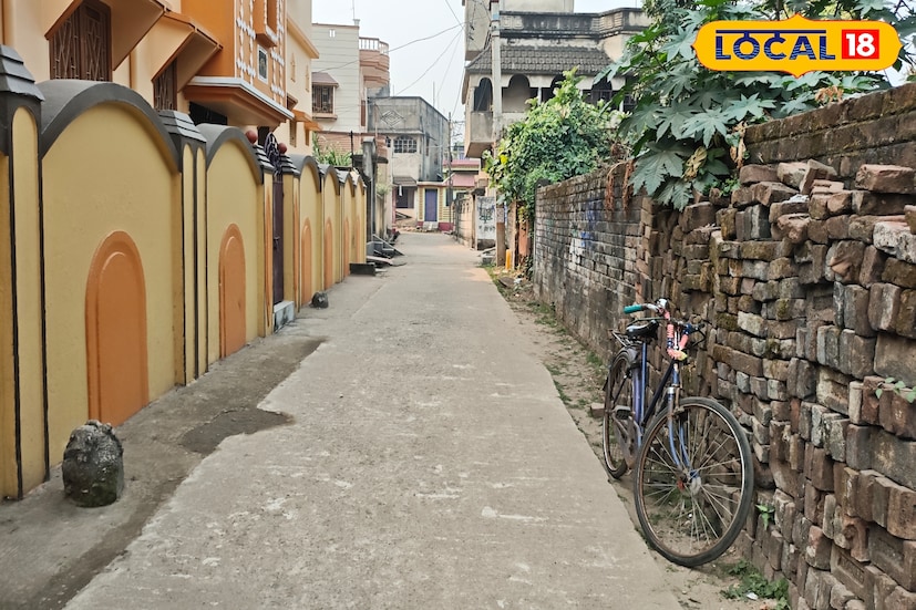 চতুর্থ পর্যায়ের পথশ্রী–রাস্তাশ্রী প্রকল্পে বাঁকুড়া জেলায় সড়ক পরিকাঠামো উন্নয়নের বিস্তৃত পরিকল্পনার তথ্য প্রকাশিত হয়েছে। এই প্রকল্পে জেলার বিভিন্ন বাস্তবায়নকারী সংস্থার মাধ্যমে মোট ৩৮৬টি রাস্তা নির্মাণের অনুমোদন দেওয়া হয়েছে। সব মিলিয়ে রাস্তার মোট দৈর্ঘ্য নির্ধারিত হয়েছে ৬৬২.০৫ কিলোমিটার এবং ব্যয় ধরা হয়েছে ৩৫৪০৫.৫৬ লক্ষ টাকা। (ছবি ও তথ্য নীলাঞ্জন বন্দ্যোপাধ্যায়) চতুর্থ পর্যায়ের পথশ্রী–রাস্তাশ্রী প্রকল্পে বাঁকুড়া জেলায় সড়ক পরিকাঠামো উন্নয়নের বিস্তৃত পরিকল্পনার তথ্য প্রকাশিত হয়েছে। এই প্রকল্পে জেলার বিভিন্ন বাস্তবায়নকারী সংস্থার মাধ্যমে মোট ৩৮৬টি রাস্তা নির্মাণের অনুমোদন দেওয়া হয়েছে। সব মিলিয়ে রাস্তার মোট দৈর্ঘ্য নির্ধারিত হয়েছে ৬৬২.০৫ কিলোমিটার এবং ব্যয় ধরা হয়েছে ৩৫৪০৫.৫৬ লক্ষ টাকা। (ছবি ও তথ্য নীলাঞ্জন বন্দ্যোপাধ্যায়)