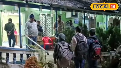 তিন স্কুল ছাত্রকে উদ্ধার করে নিয়ে আসা হয়েছে থানায়