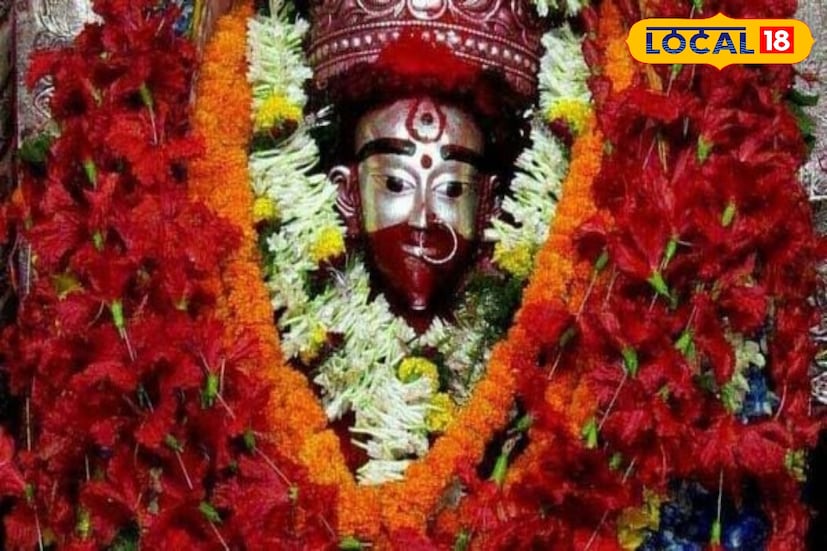 বৃশ্চিক রাশি: কর্মক্ষেত্রে নতুন কাজের সুযোগ আসতে পারে। বর্তমানে যে পরিমাণ উপার্জন করছেন তার থেকে বেশি পরিমাণ উপার্জনের সুযোগ আসতে পারে।অপ্রয়োজনীয় খরচ এড়িয়ে চলুন। প্রেমের অথবা বৈবাহিক জীবনে ভুল বোঝাবুঝি হতে পারে। আর্থিক লেনদেনে সতর্কতা অবলম্বন করুন। ছোটখাটো স্বাস্থ্য সমস্যা দেখা দিতে পারে। (ছবি ও তথ্য: সৌভিক রায়)