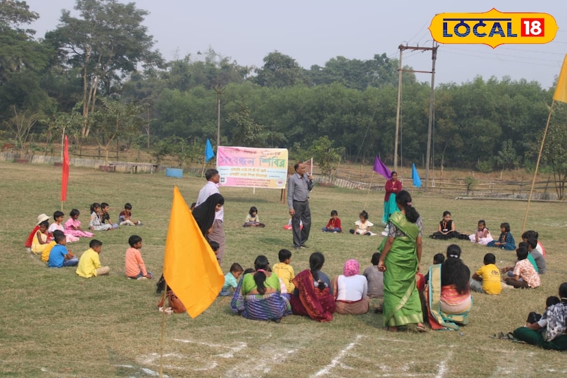 শিক্ষকেরাও নাচছেন, নাচের মধ্য দিয়ে শেখাচ্ছেন পড়াশোনার পাঠ। আর তা যেন লুফে নিচ্ছে খুদেরা। শুধু তাই নয় তাদের এই অনাবিল আনন্দে মেতেছেন অভিভাবকেরাও। বইয়ের পড়া বাদ দিয়ে গানে গানে, খেলার ছলে পাঠ গ্রহন করছে পড়ুয়ারা। একদিকে পিকনিকের মরশুম আর অন্যদিকে পড়াশোনার আনন্দ। বইয়ের পড়া বাদ দিয়ে খোলা মাঠেই পড়াশোনা করল পড়ুয়ারা।(তথ্য ও ছবি: রঞ্জন চন্দ)