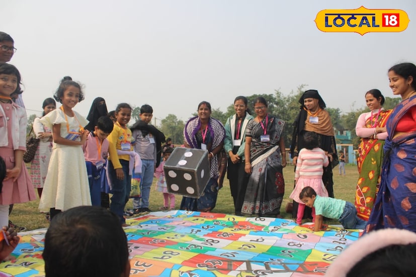 পশ্চিম মেদিনীপুরের নারায়ণগড় ব্লকের ভগবতী দেবীর শিক্ষা নিকেতনের প্রায় শতাধিক পড়ুয়া ও অভিভাবকদের নিয়ে বিশেষ এই এডুকেশনাল এক্সকারশন করে বিদ্যালয় কর্তৃপক্ষ। খেলার ছলে পাঠগ্রহন করে প্রাথমিক বিদ্যালয়ের পড়ুয়ারা।(তথ্য ও ছবি: রঞ্জন চন্দ)