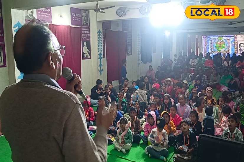 দিন কয়েক আগেই শেষ হয়েছে প্রাথমিকের পরীক্ষা। ছাত্র-ছাত্রীদের কাছে বেশ আনন্দের এই কটা দিন। কারণ ফের শুরু হবে পড়াশোনা। তবে ছাত্র-ছাত্রীদের মধ্যে পড়াশোনার ভীতি কাটাতে অভিনব ভাবনা বিদ্যালয়ের কর্তৃপক্ষের। এবার শীতের আমেজে খোলা মাঠে খেলার ছলে পড়াশোনা করল খুদেরা। (তথ্য ও ছবি: রঞ্জন চন্দ)