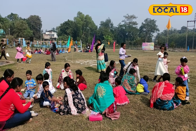 নারায়ণগড়, পশ্চিম মেদিনীপুর, রঞ্জন চন্দ: প্রতিদিন ছক করে পড়াশোনা, বিদ্যালয়ে বেশ কিছুটা সময় কাটান, ছাত্র-ছাত্রীদের কাছে সারাটা বছর বেশ বোঝার থাকে। তবে ফাইনাল পরীক্ষা শেষে কিছুটা স্বস্তি পায় তারা। প্রাক প্রাথমিক থেকে পরীক্ষা ব্যবস্থা চালুর কারণে ছক ভাঙা বেশ কষ্টসাধ্য। তাই এবার পরীক্ষার শেষে এক অনন্য ভাবনা বিদ্যালয়ের। (তথ্য ও ছবি: রঞ্জন চন্দ) নারায়ণগড়, পশ্চিম মেদিনীপুর, রঞ্জন চন্দ: প্রতিদিন ছক করে পড়াশোনা, বিদ্যালয়ে বেশ কিছুটা সময় কাটান, ছাত্র-ছাত্রীদের কাছে সারাটা বছর বেশ বোঝার থাকে। তবে ফাইনাল পরীক্ষা শেষে কিছুটা স্বস্তি পায় তারা। প্রাক প্রাথমিক থেকে পরীক্ষা ব্যবস্থা চালুর কারণে ছক ভাঙা বেশ কষ্টসাধ্য। তাই এবার পরীক্ষার শেষে এক অনন্য ভাবনা বিদ্যালয়ের। (তথ্য ও ছবি: রঞ্জন চন্দ)