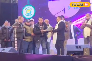 দার্জিলিংয়ে প্রবীণদের জন্য ই–গাড়ি পরিষেবা শুরু, মহাকাল মন্দির যাত্রা এখন আরও সহজ দার্জিলিংয়ে প্রবীণদের জন্য ই–গাড়ি পরিষেবা শুরু, মহাকাল মন্দির যাত্রা এখন আরও সহজ