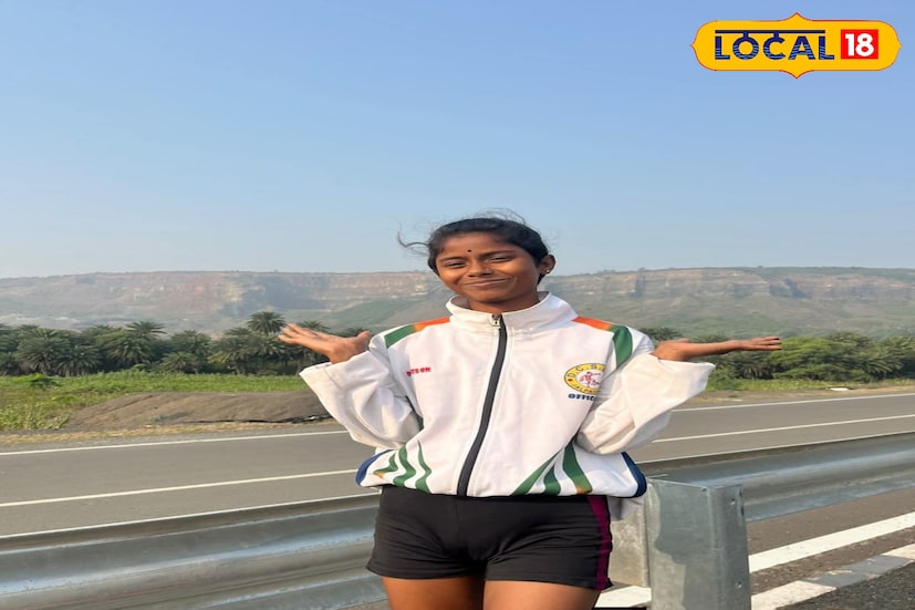 খাবারের ক্ষেত্রেও অভাব মালতীর নিত্যসঙ্গী। কোনও কোনও দিন একটু মুড়ি খায়, খাবার না থাকলে খালি পেটেই বাড়ি ফেরে। ভাত আর মুড়িই তাঁর সারা দিনের খাবার। দামি জুতো, জার্সি কিংবা প্রোটিন সবই তাঁর কাছে স্বপ্ন। তবু হাসিমুখেই সে লড়াই চালিয়ে যাচ্ছে। মালতীর কথায়, “আমারও ইচ্ছা করে ভাল জুতো-জার্সি পরে খেলতে, ভাল খাবার খেতে। কিন্তু বাবা-মায়ের সামর্থ্য নেই, তাই কোনও চাপ দিই না।”