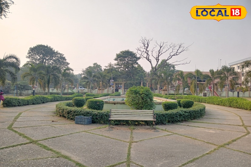 এক পড়ুয়া বলেন, দীর্ঘদিন ধরেই বন্ধ তারামণ্ডল। এত দামি মেশিন দীর্ঘদিন ধরে বেহাল হয়ে পড়ে রয়েছে। এটি আগে খোলার উদ্যোগ নেওয়া উচিত ছিল। বিশ্ববিদ্যালয় কর্তৃপক্ষের উদাসীনতার জন্যই এই পরিস্থিতি তৈরি হয়েছে।