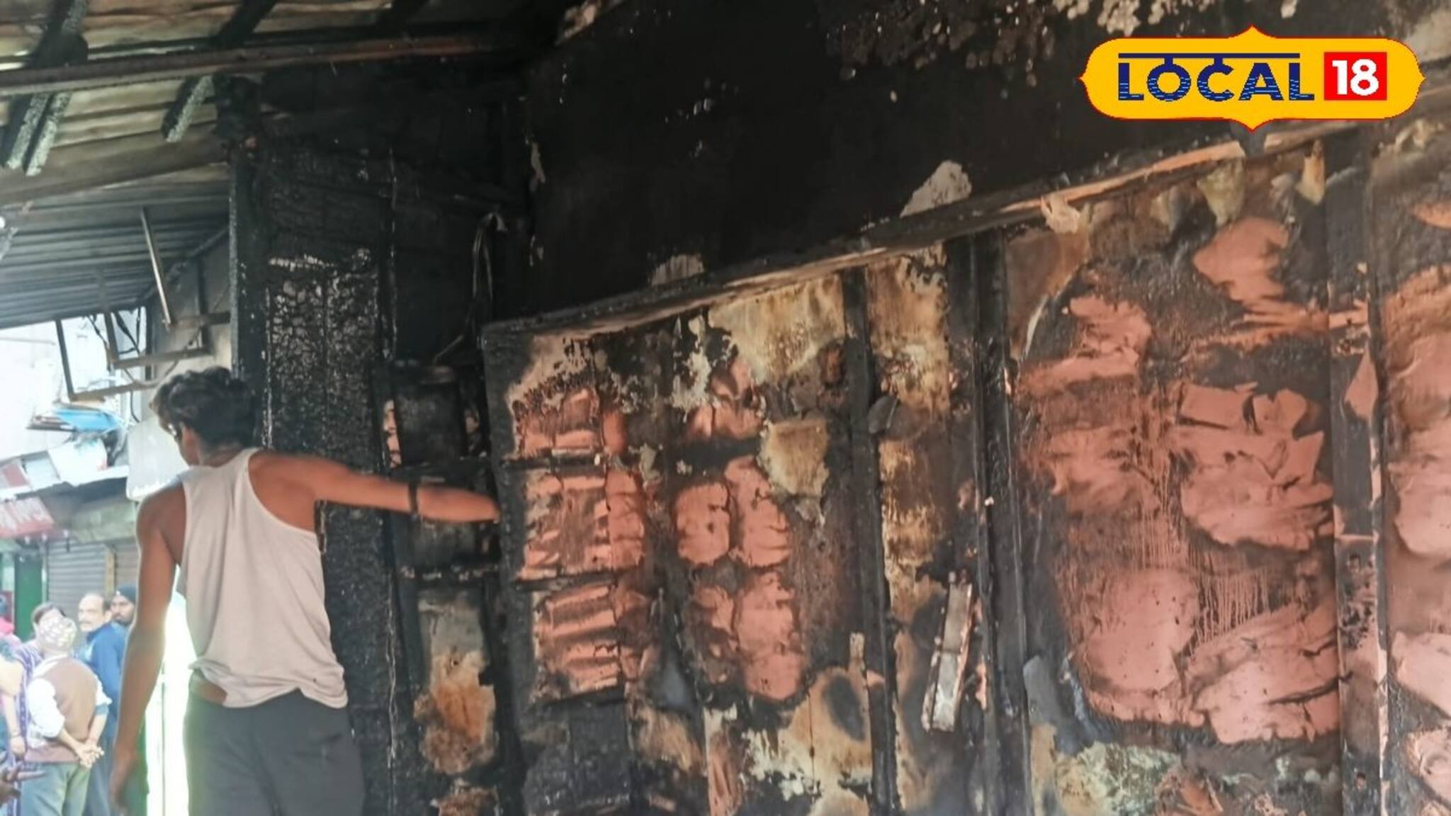 Fire Accident: গভীর রাতে আগুন লেগে পুড়ে ছাই ব্লাউজের দোকান, পার্শ্ববর্তী দোকানে ছড়িয়ে পড়ে আগুন