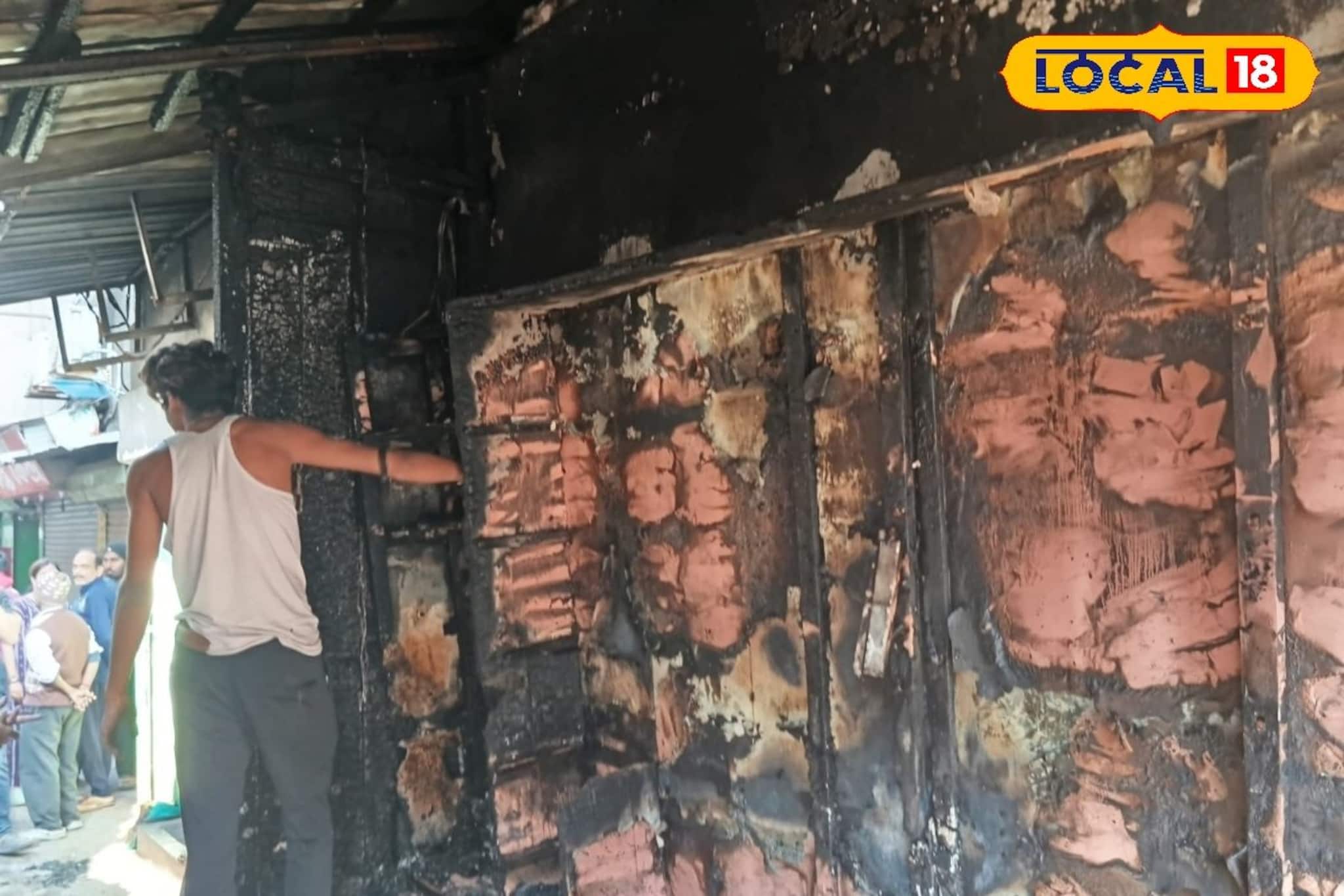 গভীর রাতে আগুন লেগে পুড়ে ছাই ব্লাউজের দোকান, পার্শ্ববর্তী দোকানে ছড়িয়ে পড়ে আগুন গভীর রাতে আগুন লেগে পুড়ে ছাই ব্লাউজের দোকান, পার্শ্ববর্তী দোকানে ছড়িয়ে পড়ে আগুন