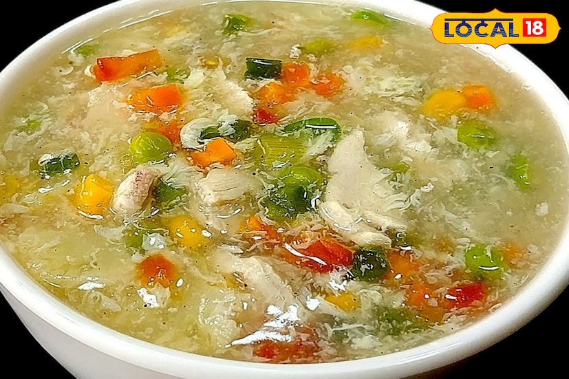 সবজির স্যুপ: বাজারে গেলেই এখন শীতকালীন সবজির দেখা মিলছে। ব্রকোলি, গাজর সব রকমের সবজি পাওয়া যাচ্ছে। শীতের সন্ধেতে ব্রকোলি ও কড়াইশুঁটির স্যুপ, টম্যাটো, কুমড়োর স্যুপ বানাতে পারেন। এ ছাড়া সব সবজি ব্যবহার করেই একটা স্যুপ বানাতে পারেন। এ ছাড়া স্যুপে চিকেন ও ডিমও মেশাতে পারেন। স্যুপ খেলে শরীর গরম থাকে এবং শরীরে ইমিউনিটি বৃদ্ধি পায়।