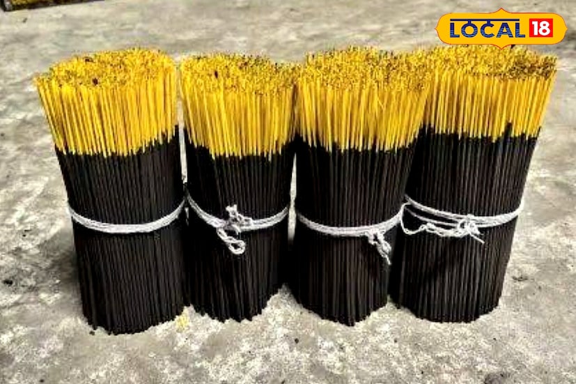 এবার আসা যাক লাভের হিসেবে। একটি ছোট ইউনিটে প্রতিদিন গড়ে ১০ থেকে ১৫ কেজি ধূপকাঠি তৈরি করা সম্ভব। বাজারে প্রতি কেজি ধূপকাঠি পাইকারি দরে ১৮০ থেকে ২৫০ টাকা পর্যন্ত বিক্রি হয়, সুগন্ধ ও মানের ওপর নির্ভর করে। উৎপাদন খরচ বাদ দিয়ে প্রতি কেজিতে গড়ে ৫০ থেকে ৮০ টাকা লাভ হতে পারে। সেই হিসাবে মাসে প্রায় ২০ থেকে ২৫ হাজার টাকা পর্যন্ত লাভ করা সম্ভব। উৎপাদন ও বিক্রির পরিমাণ বাড়ালে লাভের অঙ্ক আরও বাড়তে পারে বলেই জানান জেলার ধুপকাঠি ব্যবসায়ী বিপ্লব সাহা