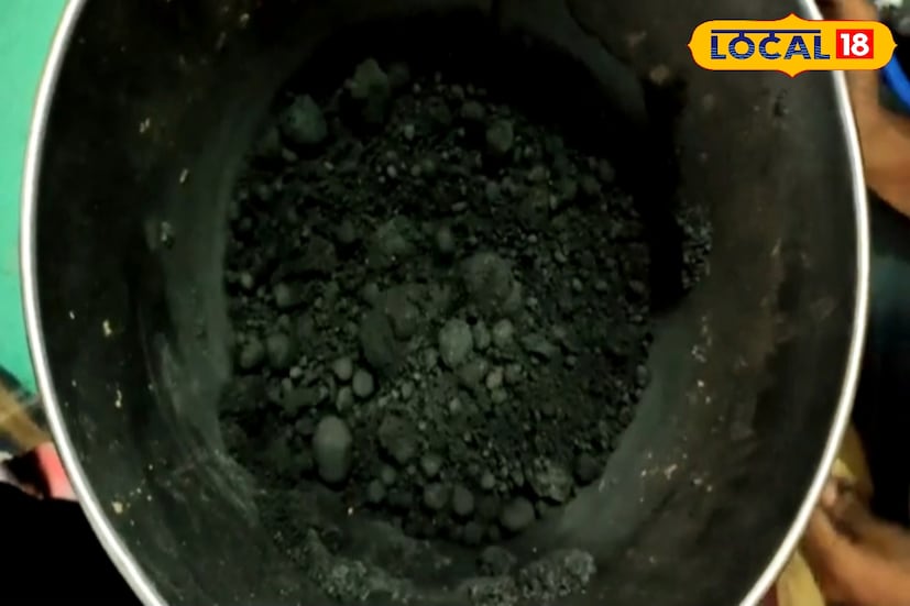 এই কাজের জন্য আলাদা কোনও বড় কারখানার প্রয়োজন নেই। বাড়ির একটি ঘরেই সহজে তৈরি সম্ভব। পরিবার-পরিজনের সহযোগিতায় একসঙ্গে কাজ করলে উৎপাদন খরচও অনেকটাই কমে যায়